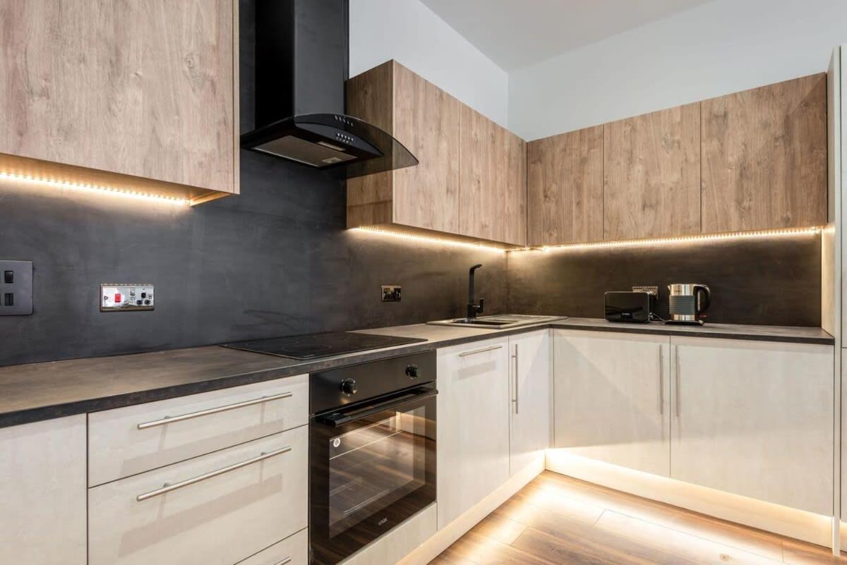 Characterful 2 Bed Apartment With Parking In Hull 킹스턴어폰헐 외부 사진